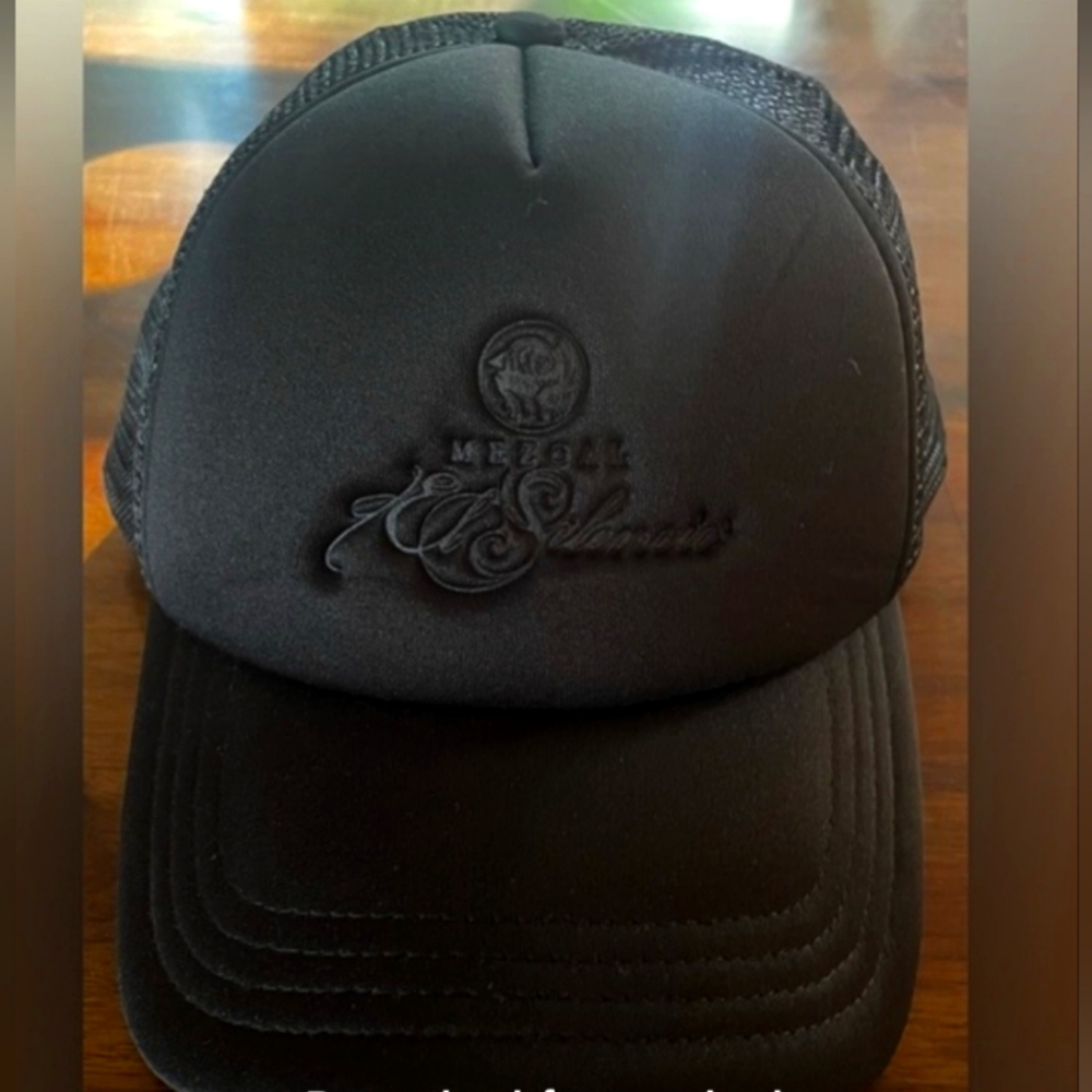 NWOT Black El Silencio Mezcal Trucker Hat